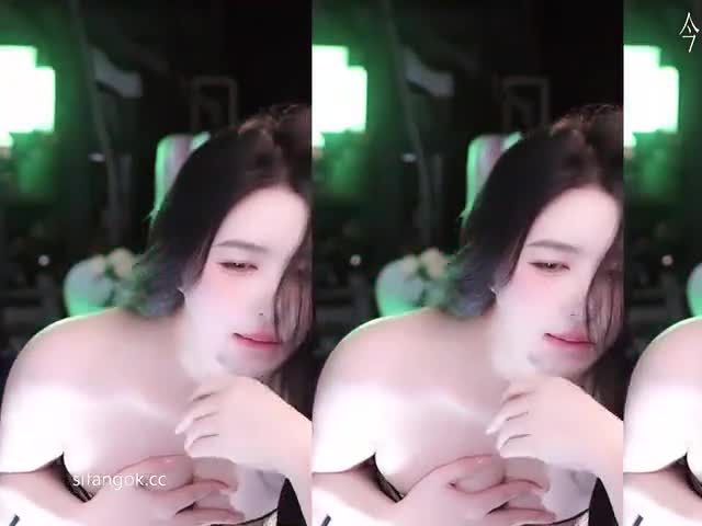  巨乳 露大半个奶 超强抖胸舞 疯狂摆动